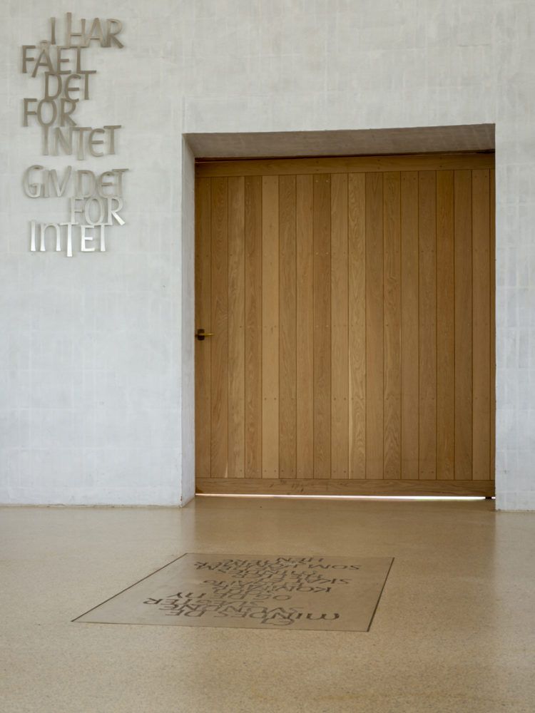 Helligtrekongers Church Vallensbæk interior Elgaard Architecture